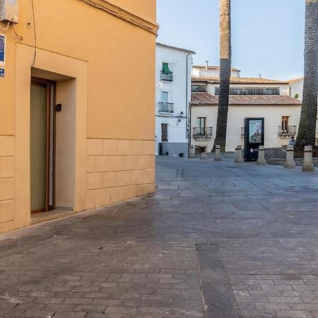 Apartamentos El Patio Plaza Santa Clara Касерес Екстер'єр фото